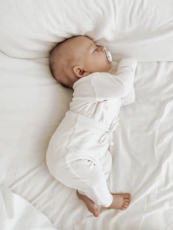 Comment choisir une veilleuse bébé bruit blanc ? Le guide complet pour des nuits sereines