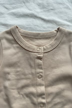Grenouillère bébé en coton certifié OEKO-TEX à plat, ouverture par pressions
