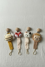 Attache tétine bébé V.Lune — clip en bois de hêtre et ruban en mousseline de coton