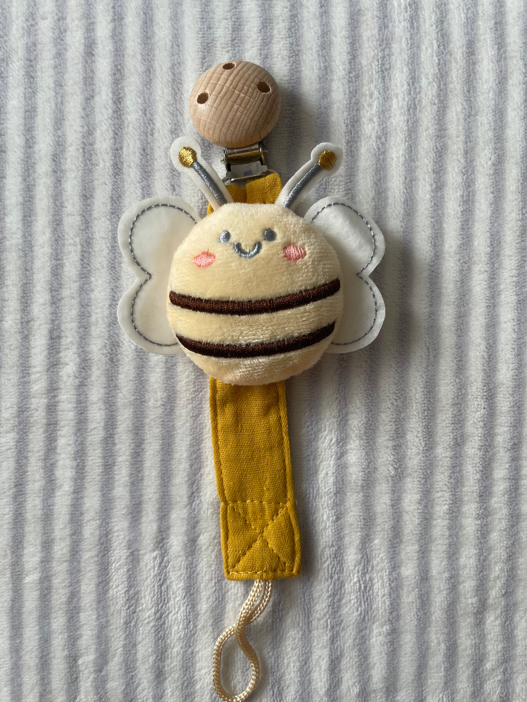 Attache tétine bébé en bois de hêtre & mousseline de coton – renard, chat, lion ou abeille